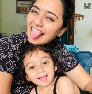 Iswarya Prabakar Instagram - Happiness is wearing nighty/shimmy and chilling in Chennai heat 😁
•
#momanddaughtergoals #kalki #iceicebaby #ipkstories #momanddaughter #21monthsold #daughterlove #mybabygirl #babypout #cutebabygirl #makingfaces #funnyfaces #weekendvibes #chennaivibes #madras