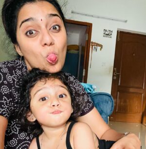 Iswarya Prabakar Instagram - Happiness is wearing nighty/shimmy and chilling in Chennai heat 😁
•
#momanddaughtergoals #kalki #iceicebaby #ipkstories #momanddaughter #21monthsold #daughterlove #mybabygirl #babypout #cutebabygirl #makingfaces #funnyfaces #weekendvibes #chennaivibes #madras