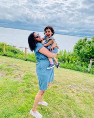 Iswarya Prabakar Instagram - Many of you (actually all of you) guessed it right 😁
We are coming to India after 5 years ✨
Over the years My life has changed upside down & inside out and I believe so is my favorite city Chennai ☀️ 
Kalki can’t wait to come & meet all my friends & family 🥰
•••••••
This 4 slides of pics⬅️➡️
4 more WEEKS until we COME ❤️
.
All of you who had pinged me for #collaboration & #meetup pls get back in touch… bcz NOW is the TIME 🎉🇮🇳🙌🏼
#usatoindia #cominghome #mycity #babys1stinternationaltrip #kalki #kp #pk #ipk #momanddaughter #allsmiles #travelbuddies