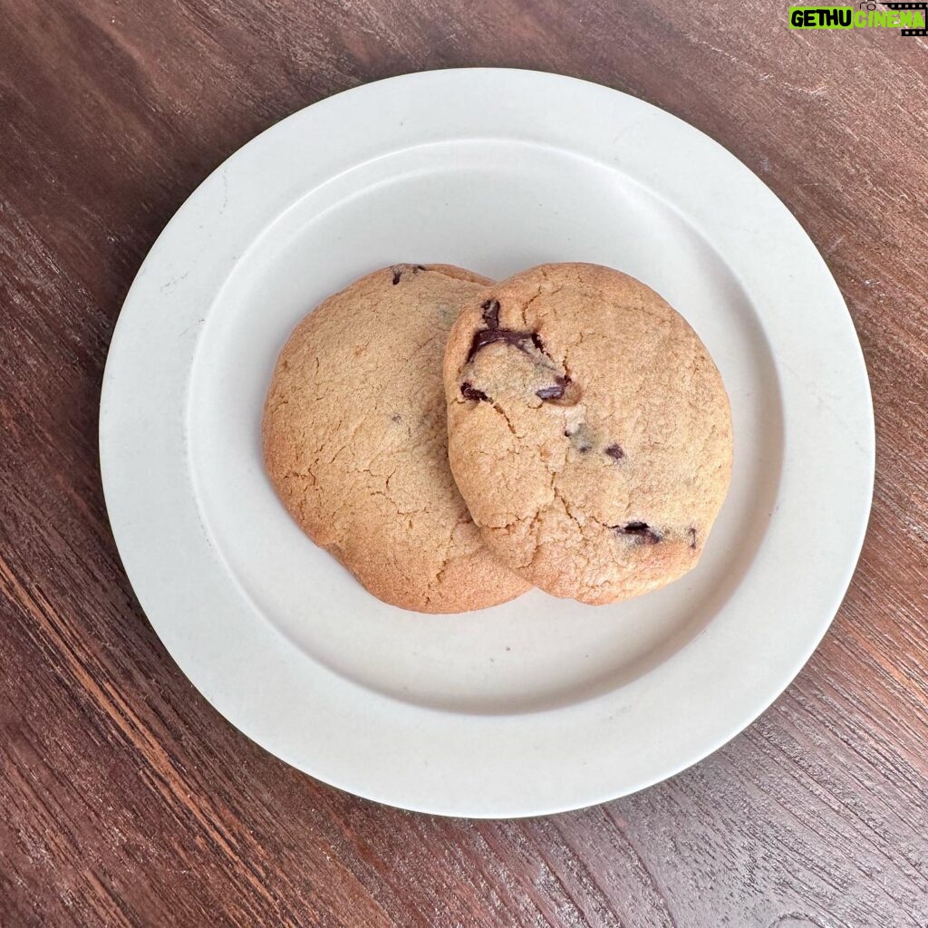Ito Ohno Instagram - チョコチャンククッキー🍪 作りしました☺️チョコはビター🍫 #手作りお菓子 #チョコチャンククッキー