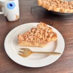Ito Ohno Instagram - クランブルたっぷりのせアップルパイ🥧🍎 大好きな味に仕上がりました。☺️ これはいろんな場面で振る舞いたいな🌷 #クランブルアップルパイ #手作りお菓子