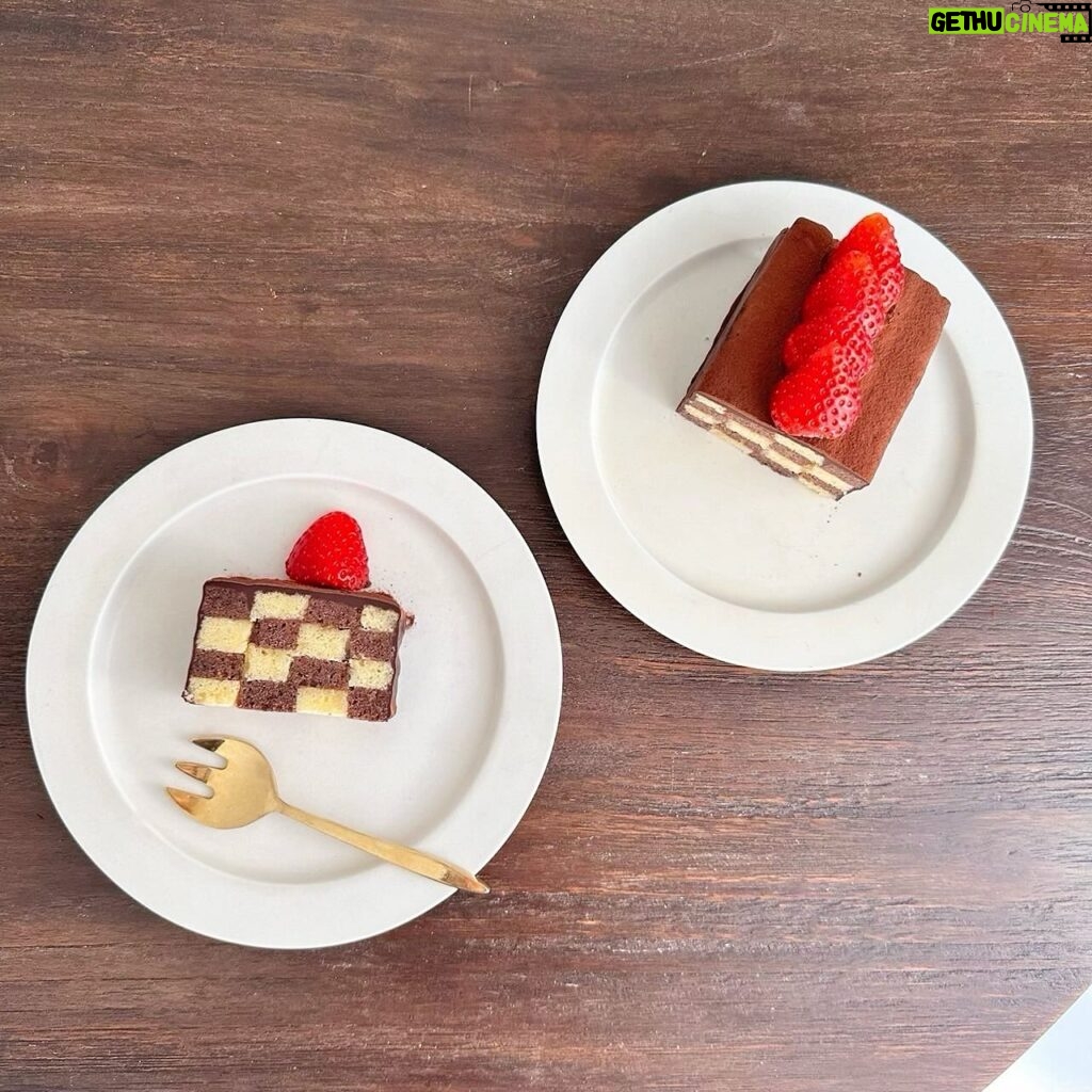 Ito Ohno Instagram - ハッピーバレンタイン💌 @cotta_corecleさんのレシピを見ながら サンセバスチャンケーキを初めて作ってみました🫶 #サンセバスチャンケーキ #手作りお菓子