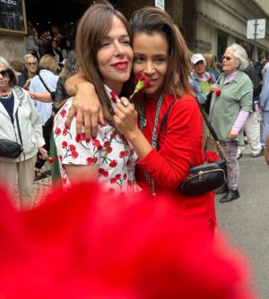 Iva Domingues Instagram - O Povo saiu à rua… não me lembro, em muitos anos, de ver tanta gente !!!

Viva a Liberdade ! 
#25deAbrilSempre #FascismoNuncaMais