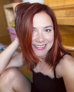 Ivana Korolová Instagram - Tak zase chvíli do zrz, ale nee, Krejzovi se nevracej bohužel.❤️😊 To jen tak na létooooo😊
Mávám a děkuji @jenda_hair_and_bake