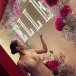 Ivana Baquero Instagram - Gracias @elle_spain por organizar una noche tan importante y tan emotiva. Es fundamental poner el foco en la investigación y en el avance científico de enfermedades, y esta noche hemos unido fuerzas y compartido historias en la tercera edición de la gala solidaria "Elle Cancer Ball" en apoyo a la Asociación Española contra el Cáncer, y en honor a l@s glardond@s. Gracias también a @pronovias por contar conmigo y llevarme de la mano en una ocasión tan especial como ésta. Y por supuesto a mi super equipo de @bedelkatalent ¡sois lo más! 💕 👗: @pronovias 💆🏻‍♀️/💄: @kleykafe x @diorbeauty #ElleCancerBall