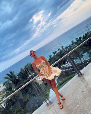Ivana Baquero Instagram - Summer nights at @grandvelascabos 
Stunning view, but what came next was even better.... 🍽🍷 
And if you know me, you know the way to my heart is through my stomach!! 
#GrandVelas #MyVelasExperience