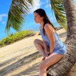 Ivana Baquero Instagram - Ya hace frío, y yo mentalmente aquí 🏝️