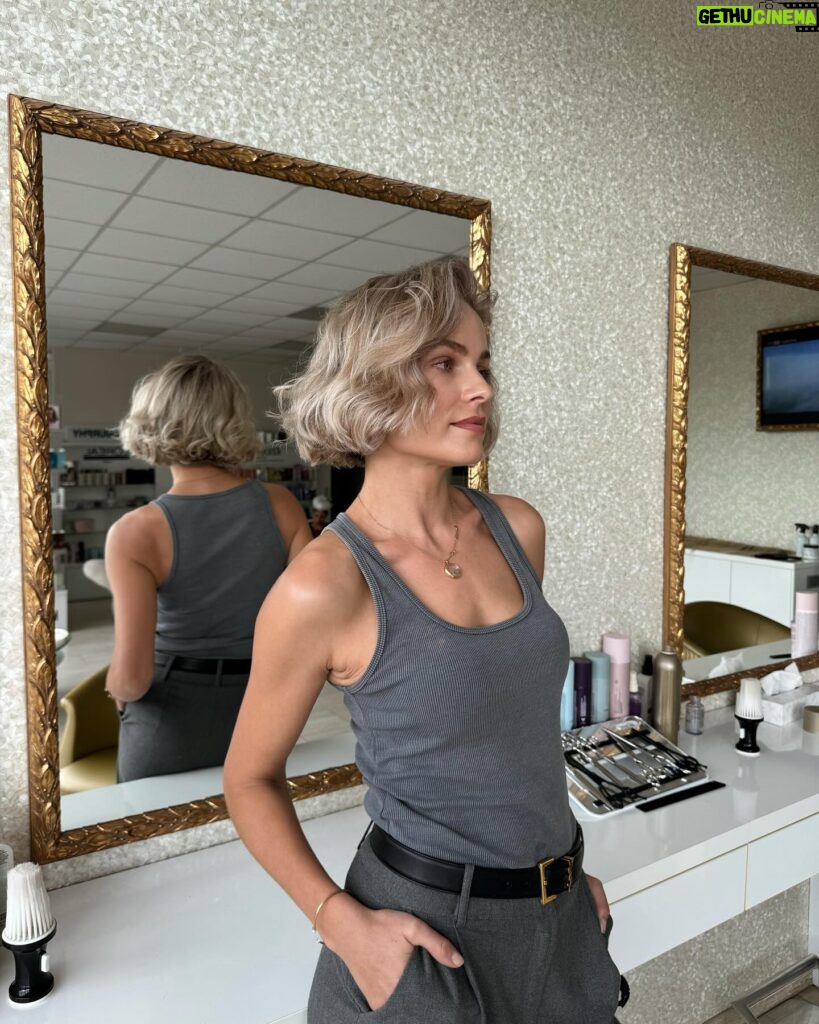 Ivana Surovcová Instagram - Fresh #haircut 💇🏼‍♀️ Povodne som chcela ešte kratšie, ale ma prehovorila Lubka😆 @lubicathemel_beauty_salon