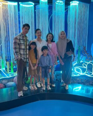 Ivanka Suwandi Instagram - Sunday walk at @jakartaaquarium 🌸🌸💗💗 @asyafriena_alatas @adskhanmahres  @dellila_26 💋💋💋🌺🌺 @achaprayogi