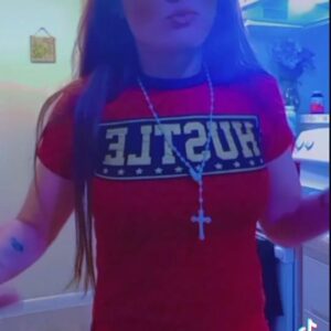 Ivelisse Vélez Instagram - Live Clip - 🤳🦁👄🎶🇵🇷🍕 #harkworkovereverything #tiktok #lives