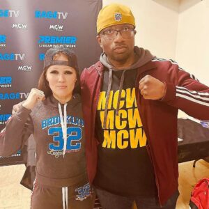 Ivelisse Vélez Instagram - Thank you to all of you who came out to meet me I appreciate al of you💚🙌MCW Women's Wrestling was on fire tonight 🔥🤼‍♀️ #MCW #WomensWrestling
