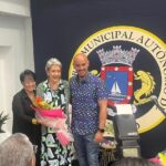 Ivonne Coll Instagram - Recibí un homenaje en mi pueblo de Fajardo Puerto Rico, donde se ha creado un museo de las artes. Se llama Casa Cultural Joaquin Mouliert, donde también están mis retratos y las de muchos otros artistas prominentes kariduros. El honorable alcalde José Anibal Meléndez Mendez me otorgó una bella canasta de flores junto a otros obsequios otorgados por otros miembros del pueblo hacia mi. Me encontré con Anita Ferrero, quien está conmigo en la primera foto. Yo llevé la fotografía de cuando ambas teníamos un año y medio en casa de titi Panchita en Fajardo posando yo en mi culero y mi flor de amapola en la cabeza y ella con su pañuelo español. Me galardonaron con fotos y placas de reconocimiento y con flores vivas como gardenias y orquídeas, ya las cuales ya replanté! En el evento se encontraba también Paquitin, con quien me di mi primer beso de niña y mis primas postizas de pueblo, Lizzy y Madeleine Hones. Fue un placer encontrarme con la primera dama del pueblo, la querida madre del alcalde. Y fue un honor que el niño de 10 años estudiante de arte, Joel Flores Candelario, me obsequiara con una de sus obras hecha para mi, la cual enmarcaré muy pronto. Al final me pusieron la música de "Una Chica Llamada Ivonne Coll", mi tema musical de mi programa de televisión de los años 70 porque me he dado cuenta que nunca dejaré de ser la chica tropical para esa generación de antes, aunque para la de ahora sea Abuela. #puertorico #myhometownpayshomagetome #Fajardo