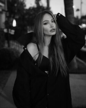 Ivy Levan Instagram - Reow which one?