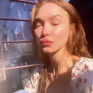 Ivy Levan Instagram - Back on that beach life no filter hour. Man I missed this shit. Skin poppin. Vitamin D. 🤍🧚🏽😋