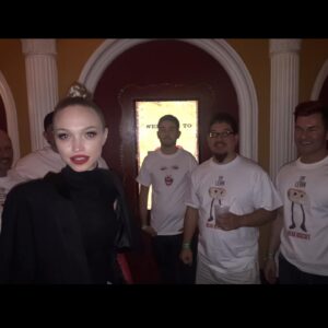 Ivy Levan Instagram - Love and miss you! #chicagodamesquad @roscoestavern #throwback