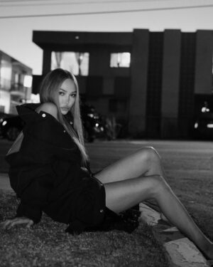 Ivy Levan Instagram - Hanging out with all my friends. 
. . .