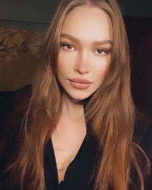 Ivy Levan Instagram - Happy Holidays! Cheers to making it this far! Wasn’t the easiest of years but grateful to have grown and survived. Remember to be kind to each other, forgive yourself, and trust the process. Sending all the love to you and your family! Hope everyone’s cozy and full of the happy stuff! 🤍☃️