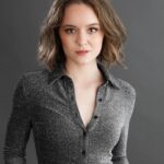 Izabela Vidovic Instagram - More flirtin’ with the camera 🤍 •• photographer: @timsabatinophoto hair & makeup: @jazzy_xxvbeauty / @lifewithjasmined