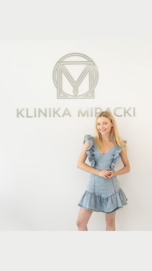 Izabella Miko Instagram - Eng⬇️ Zawsze jest dużo zabawy jak przychodzę do @klinikamiracki na zabiegi albo na mała sesyjkę😂 
Pytacie się mnie jakie zabiegi polecam. No wiec tak, jestem fanka laserów odmładzających (lekarze najlepiej poleca które) ale także tez wysokostężonego osocza bogatopłytkowego (do 97% off na Black Friday 🥳) no i oczywiście mezoterapii igłowej (do 65%off) Najniższe ceny w roku na wszystko i gwarantuję jest to najcudowniejszy prezent dla każdego kto dba o swój wygląd. Jeżeli chodzi o ciało, lubię zabiegi Hifu które ujędrniają ciało (obnażam się w stories i pokazuje jeden zabieg) 😂😂😂 można kupić vouchery do 26go 🙌🙌🙌

I always have so much fun when I come to @klinikamiracki for treatments or for a little photo shoot😂 You always ask me what treatments I recommend. OK, so I am a fan of all the anti aging lasers (doctors can best recommend which ones exactly) but also the PRP (vampire facial using your own blood which is up to 97%off for Black Friday 🙌) as well as mesotherapy (up to 65%off now) This is a perfect gift for anyone who cares about their looks❤️ When it comes to the body, I like HIFU treatments that firm the body (in my stories I show you one of those treatments ) Vouchers with these discounts will be available to buy only till Sunday 🙌🙌🙌

#antiageing #lasertreatment #prp #osoczebogatoplytkowe #vampirefacial #odmładzanie #odmladzanielaserowe #mezoterapia #mesotherapy #polishgirl #polskadziewczyna #klinikamiracki #skincaretips
