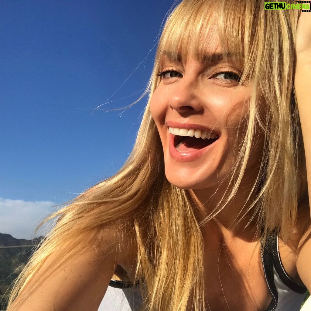 Izabella Scorupco Instagram - Is it actually legal to feel this happy? #wgo
