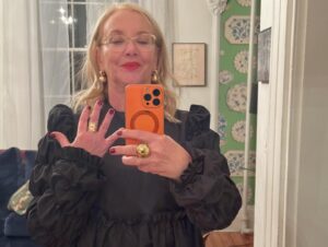 J. Smith-Cameron Instagram - Look at these sleeves! Look at this jewelry! Dress:@daily_sleeper Baubles: @_jennybird 
Ambience @hotelchelsea ❤️🍸💋
