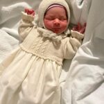 Júlia Belard Instagram - O ano mais difícil da minha vida, trouxe também a maior alegria. Engraçada esta dicotomia da vida, que me faz chegar a uma só conclusão. Mesmo nos dias de chuva, há um raio de sol que se abre, e é a partir daí que nasce o arco-íris. Nosso Sebastião, (o bebé que não tinha nome 😅😂) faz hoje 8 meses e não vos consigo explicar o quanto é amado por todos nós, mas consigo dizer-vos que é o bebé mais querido, mais bem disposto e mais amoroso do mundo. Todos os dias me ensina, todos os dias me faz crescer, todos os dias me faz querer ser melhor (clichê ranhoso bem verdadeiro). E quando o meu olhar murcha, o seu sorriso ilumina-me e enche-me a alma de alegria. Obrigada meu bebé precioso 💙