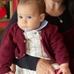 Júlia Belard Instagram - Uma família pirosa em diferentes tons de encarnado. É também assim o nosso dia a dia, recheado de diferentes formas de amor, com lágrimas, desarrumação, dúvidas, gritos, alegrias, conquistas, esperança, um qb de loucura mas, sobretudo e sempre, com muito amor. O Natal passa rápido demais ❤️