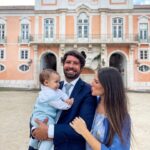 Júlia Belard Instagram - Todas iguais, mas todas diferentes. Não consegui escolher. O principal ponto comum: um amor desmedido por este nosso bebé. Há anos quando andava à procura de sítios giros para me casar visitei o Palácio Correio Mor que me chamou especial atenção, não só pela sua fachada lindíssima mas também por esta imagem de Nossa Senhora da Oliveira que é tão bonita. Não me casei aqui mas celebrámos o matrimónio dos nossos sobrinhos queridos e o crescimento deste nosso bebé que tanto adoramos 💙 e agora ajudem-me pls, qual a melhor fotografia para emoldurar!!?