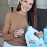 Júlia Belard Instagram - Cá em casa estamos fãs da nova dupla Aqua Ultra Pro que compramos no Pingo Doce, juntamente com as compras do mês. Da fragrância do Amaciador de Roupa Concentrado Aqua Ultra Pro nasce agora o Detergente Líquido para Roupa Delicada Aqua Ultra Pro 😊 A roupa fica com um aroma mesmo bom e muito fácil de engomar, super macia. A combinação perfeita 🩵 @pingodoce #PingoDoce #NovidadesPingoDoce