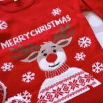 Júlia Belard Instagram - A chegada deste Natal tem sido mais especial do que qualquer outro. O Matias está mais envolvido do que nunca e temos o nosso bebé connosco. Por isso, queremos torná-lo o mais mágico possível 😊 Fomos à @pepco.pt onde estão disponíveis artigos de Decoração, Moda e Culinária para toda a família a ótimos preços! É uma verdadeira perdição ❤️ Curiosidade: Sabiam que hoje se assinala o Christmas Jumper Day? Como podem ver nós já temos as nossas camisolas preparadas para espalhar o espírito festivo! 🎅🏻🌟🎄 #pub