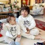 Júlia Belard Instagram - A 2 dias do início do Advento, época de reflexão, dou por mim a pensar onde estava nesta altura, no ano passado. Num lugar de onde julguei não mais ser capaz de sair. Muitas vezes perguntei aos Céus até onde desejariam que fosse, qual era o limite do sofrimento. Hoje, ao ler as belas e sábias palavras do Cardeal D. José Tolentino de Mendonça, que nos dizem: ‘Ensina-me a nascer. Quando as esperanças se rompem como coisas gastas, quando o caminho parecia mais leve e simples(…)diz ao meu coração que não é tarde nem longe’, fico com a certeza de que é possível voltar a nascer. Não há dor que não tenha fim. Não há nevoeiro que não desvaneça, e é sempre possível voltar a sorrir. É sempre possível voltar a olhar em redor e contemplar, é sempre possível ver beleza, e é sempre possível agradecer. Onde quer que estejas, ou o que quer que te aflija fica com essa certeza 💙 É então o Advento uma oportunidade para também nós voltarmos a nascer, renascermos nas nossas vidas e dos outros. Hoje agradeço mais do que nunca a vida dos meus filhos, a sua alegria e, sobretudo, a sua existência que vem confirmar a cada dia que passa esta minha maior missão, que é ser Mãe. Minhas reninhas preferidas 💙