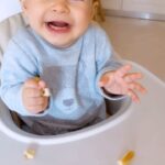 Júlia Belard Instagram - Como sabem valorizo especialmente o mundo infantil, o amor e respeito pelas crianças, uma das razões pelas quais escolho dar ao Sebastião a oportunidade de conhecer, explorar e saborear os alimentos em baby led weaning. O que resulta em muitas nódoas, mas também num bebé feliz e autónomo 💙 Este ano, a Persil volta a associar-se à Make-A-Wish, para ajudar a realizar desejos a crianças e jovens gravemente doentes. Esta é uma iniciativa tão bonita e especial que não deixa ninguém indiferente! PUB #Persil #makeawishportugal