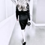 JUJU Instagram - あけましておめでとうございます。 みなさまの新しい1年がキラキラとドキドキとワクワクに満ちた1年になりますように。 2024年もよろしくお願い致します( ♡ᴗ♡ ) 写真は大晦日のいろんな後ろ姿。なんかすでに遠い昔のよう…