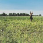 Jacinda Barrett Instagram - Shimmering grass, a fly bite on my finger and a bunny wagging her white tuft at me with a sexy shrug, I’m here. I’m writing to you and you’re reading and in these seconds we are, across oceans and mountains, languages and cultures entwined. You. Me. Us. Tell me where YOU are? Do we stand far from each other? #connected #distance #newyork