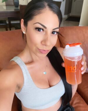 Jackie Ibarra Instagram - Thank you @310nutrition for sending me this amazing care package! @310nutrition is my go to when it comes to meal replacements. Only 90 calories! 15g protein. So easy to mix and take on the go. So many amazing products to check out! See my story for unboxing video. Use my code 310JACKIEXIBARRA10 for discounts when purchasing ♥️ (Sugar free. Dairy free. Soy free. Egg free. Nut free. Gluten free.) #310Lifestyle #310Nutrition #310Shake #CleanEating #ad