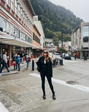 Jackie Moore Instagram - Alaska 🏔️
