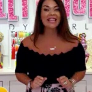 Jackie Sorkin Instagram - Create yummy, diy sushi & sashimi treats with just 3 easy ingredients: 

🍭 Rice Krispy treat bars 
🍭 Fruit roll ups/ Fruit by the foot 
🍭 Gummy CANDY!
 {worms, fish,rings, bears, sour belts}

Such a creative, fun treat to make with the kiddos. Makes a great party favor and activity station too! Have Fun Friends! 🍣 🍭 

@unnuevodia @telemundo @irasema.torres @rasheldiaz @hollywoodcandygirls