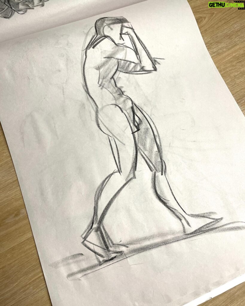 Jackie Droujko Instagram - Some more life drawings from the past year that I like. If you check my stories on Tuesday nights, you’ll see a big dump of my favourite drawings of the session. #lifedrawing
