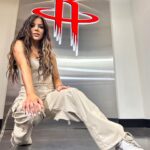 Jackie Redmond Instagram - Houston, where the Rockets at !? 🧐😛 Hair and makeup by @thirdeyes_view ! 🤍 📸: @matthew_mintzer #wwe #wweraw #mondaynightraw