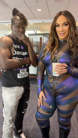 Jackie Redmond Instagram - Omg is Nia Jax warming up to me !!? 😊

#wweraw #wwe #mondaynightraw #meangirls #meangirlsmovie