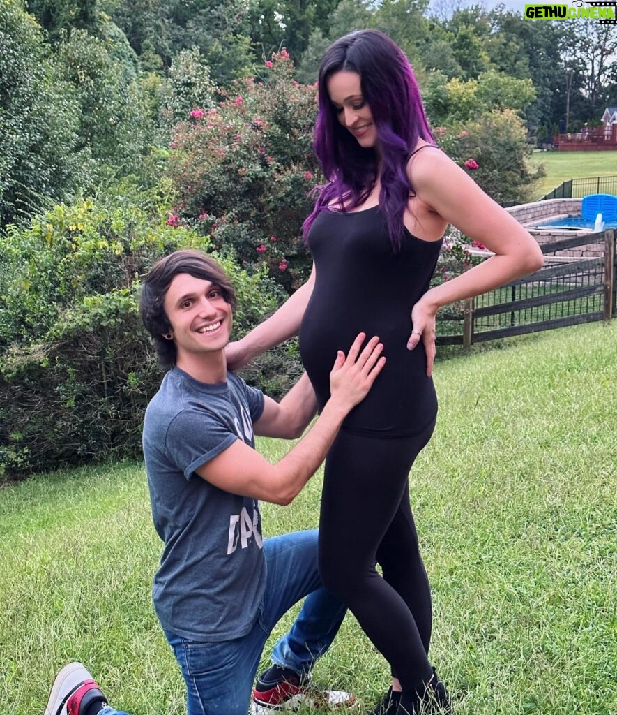 Jaclyn Glenn Instagram - SURPRISE!!! Our family is getting a lil bigger this December ♥️♥️ BABY FRANK # 2!!! So excited to finally share the good news we’ve known about for 6 months already! Time flies!! Video of us finding out live on the vlog channel now - link in bio 🍼