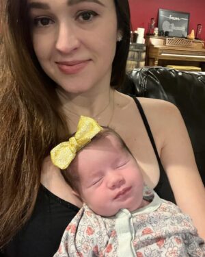Jaclyn Glenn Instagram - 2023 was good to us ✨🥂✨ Happy new year from 2 tired parents and 2 adorable littles 💛