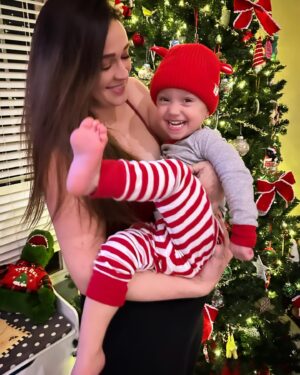 Jaclyn Glenn Instagram - First Christmas as a family of 4 ♥️🎄♥️