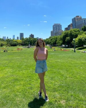 Jacqueline Scislowski Instagram - Friday photo dump of the week 🦒🌞💛#chicago #friday #summer #photodump #zoo #lincolnparkchicago #2024 #sunshine #happy swipe to the end see a surprise 😆🐢🐢🐢