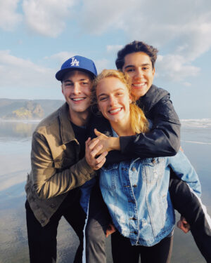 Jacqueline Scislowski Instagram - We are like 4 Pi’s in a p(ha)d #pihabeach 😂😂😂 really tried with this one...😄 .
.
.
.
.
.
.
@powerrangers @nickelodeon @hasbro #pihabeach #exploring #weekend #family #cast #filming #production #lovethesedudes #bunchagoonsonthebeach #powerrangersbeastmorphers #powerrangers #yellowranger #jackiescislowski #jacquelinescislowski #carjamjackieoutsidethecar #polska