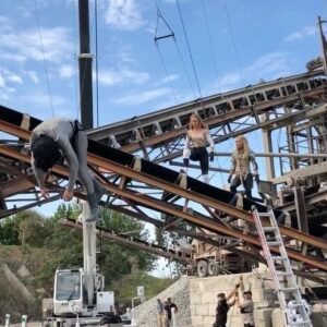 Jacqueline Scislowski Instagram - HERE IT IS!!! My FIRST wire stunt!!🤘🏼😎 this was so EPIC to shoot! Much love to all the stunties who trusted me to do this!😊🤘🏼 
.
.
.
.
.
.
.
#stunts #superman #supergirl #actress #wonderowman #superhero #yellowranger #powerrangers #beastmorphers #jacquelinescislowski #nickelodeon #actionfigures #actionmovies #filming #stuntcrew #tvshow #season2 #hasbro