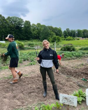 Jacqueline Scislowski Instagram - Just a girl on a farm!💚💚🤪 love a raining day in the gardens! 🐛🪱🐜🐸👩🏼‍🌾

.
.
.
.
#farmlife #farming #gardening #biggestlittlefarm #madison #wisconsin #uwmadison #rainyday #fresh #workin #nature
