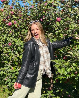 Jacqueline Scislowski Instagram - I think I need a farm. Scratch that I 100% am getting a farm! And having TRILLIONS of baby goats. Yup cool(: 😊🤘🏼