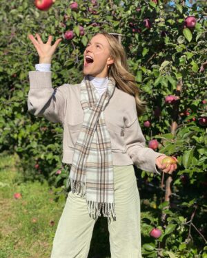 Jacqueline Scislowski Instagram - I think I need a farm. Scratch that I 100% am getting a farm! And having TRILLIONS of baby goats. Yup cool(: 😊🤘🏼
