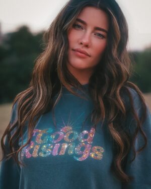Jacqueline MacInnes Wood Instagram - Hi there!  And happy Friday!! This week on Good Risings’ Grateful Grains, we’ve been talking MODERN DILEMMAS, how technology changes our way of life.  All the episodes are live now wherever you get your podcasts, or click the link bio 🤍🦋 @goodrisings @bmcmuffin